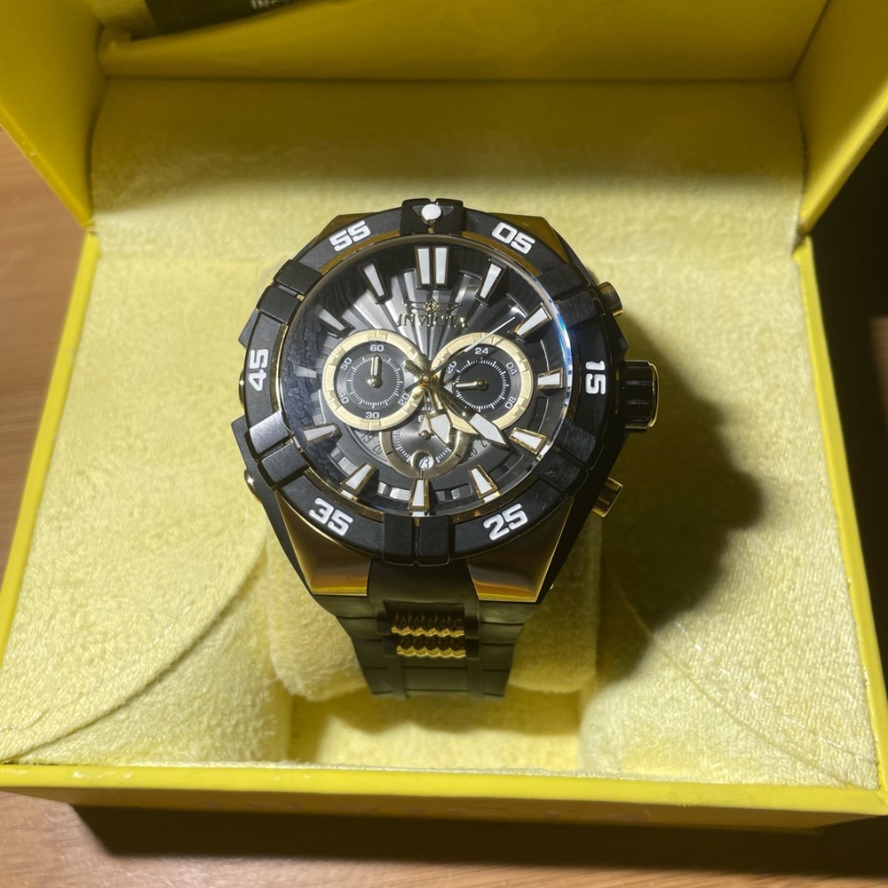 Men’s Invicta watch- Stylish watch!!